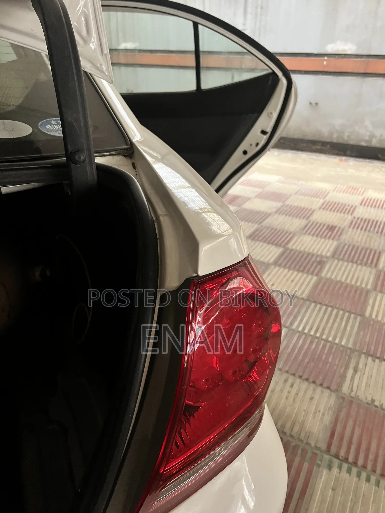 টয়োটা অ্যালিয়ন ২০০৫ সাদা