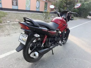 হিরো গ্ল্যামার ২০১৮ লাল