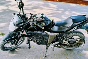 সুজুকি জিক্সার ২০২১ কালো