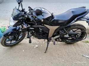 সুজুকি জিক্সার ২০২১ কালো