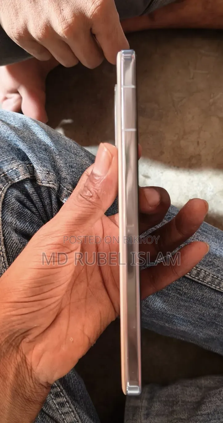 আইকিউওও ১৩ ২৫৬ জিবি হোয়াইট