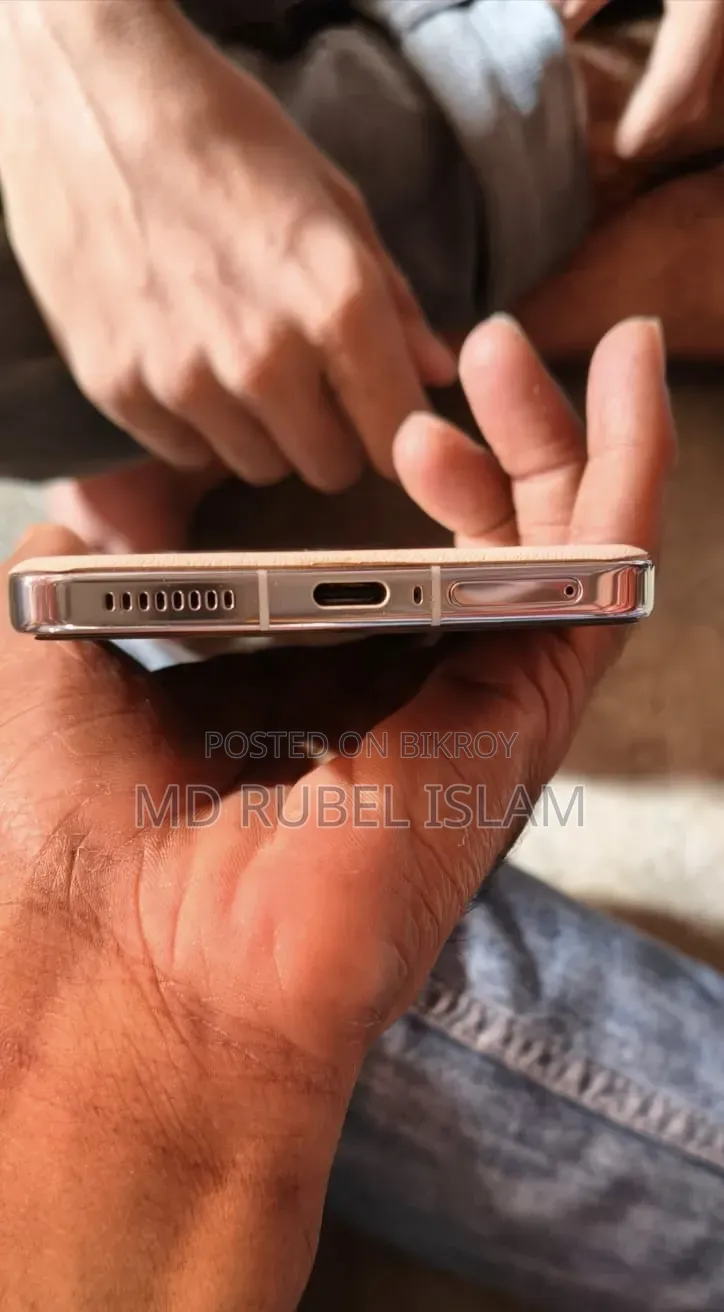 আইকিউওও ১৩ ২৫৬ জিবি হোয়াইট