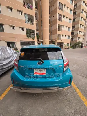 টয়োটা অ্যাকুয়া ২০১৭ নীল