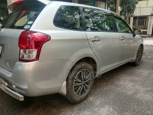 টয়োটা করোলা ২০১২ সিলভার