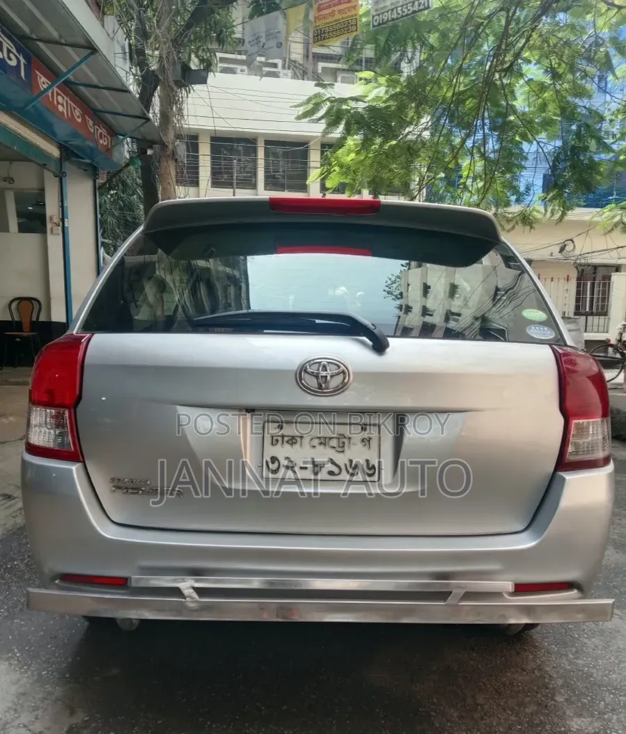 টয়োটা করোলা ২০১২ সিলভার