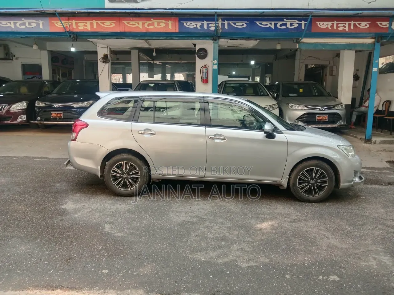 টয়োটা করোলা ২০১২ সিলভার