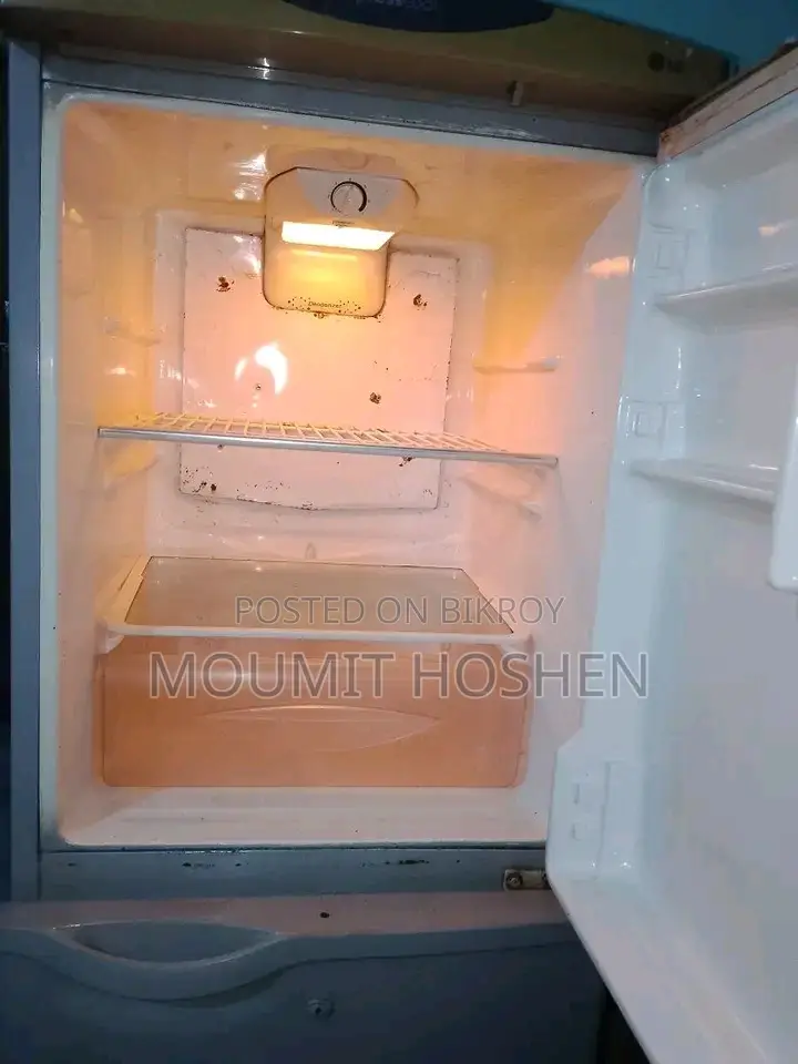 জরুরি ভিত্তিতে সেল হবে: রানিং ফ্রিজ (কম দামে)