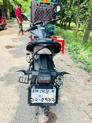 সুজুকি জিক্সার ২০২৩ কালো