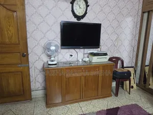 টিভি ক্যাবিনেট/ ডিনার অর্গানাইজার/ ড্রেসার। প্রসেসড কাঠের তৈরি।