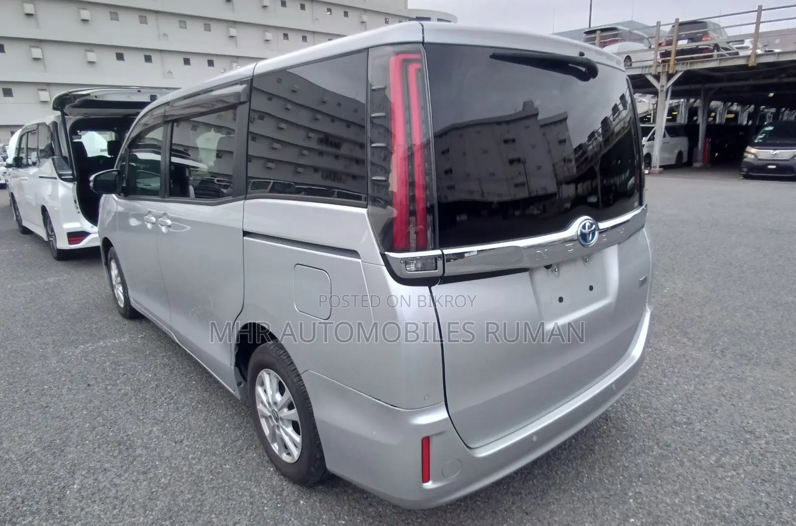 Toyota Noah 1.8 Front-Wheel Drive Hybrid (7 Seater) 2021 Silver