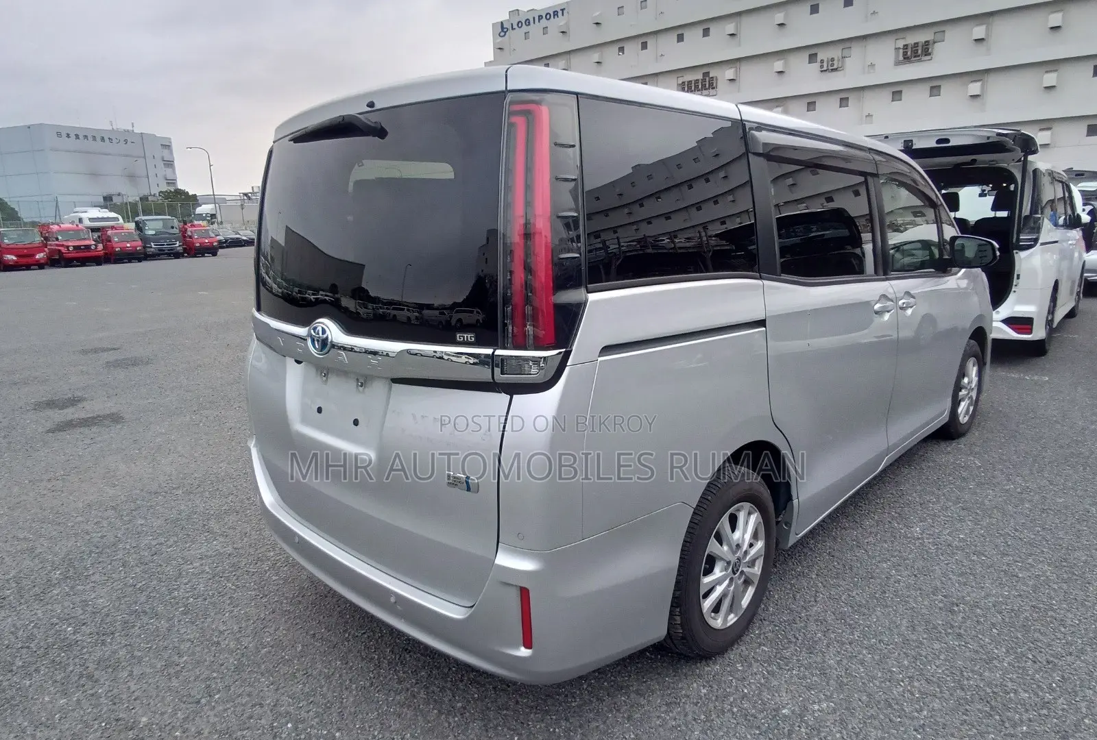 Toyota Noah 1.8 Front-Wheel Drive Hybrid (7 Seater) 2021 Silver