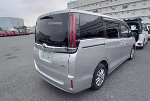 Toyota Noah 1.8 Front-Wheel Drive Hybrid (7 Seater) 2021 Silver