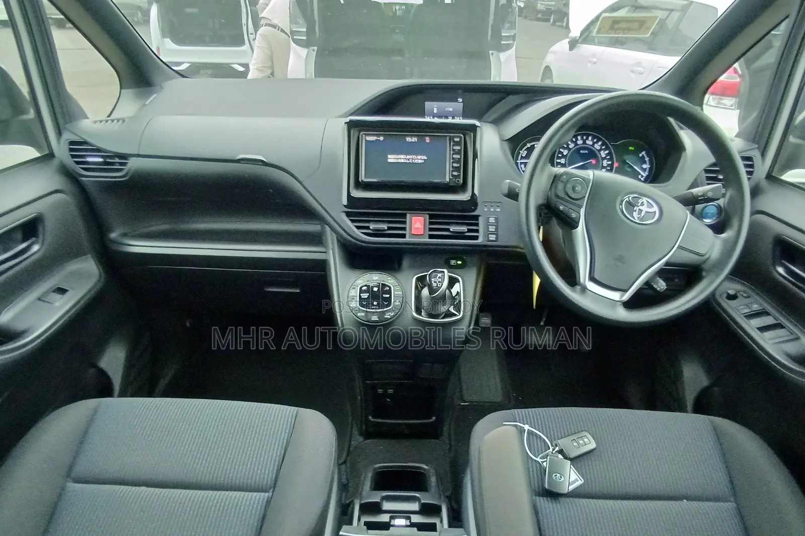 Toyota Noah 1.8 Front-Wheel Drive Hybrid (7 Seater) 2021 Silver
