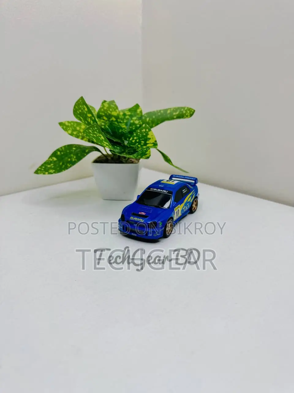 1:43 Scale 4-Wheel Drive Remote Control Drift Car