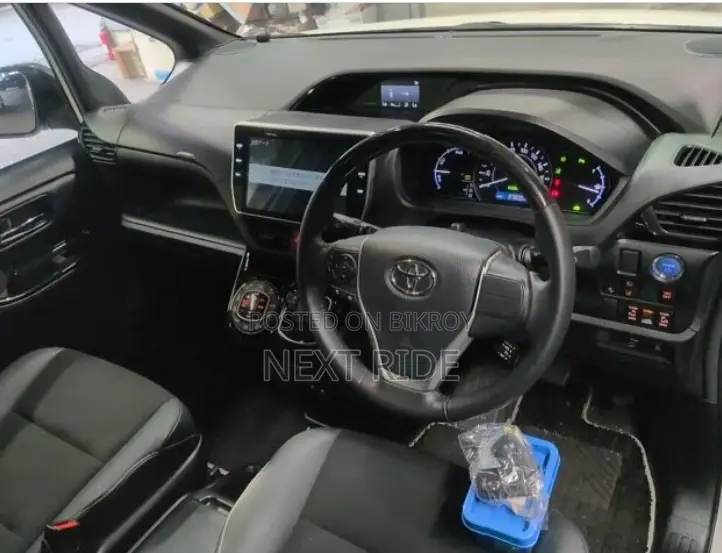 Toyota Noah 2021 Pearl