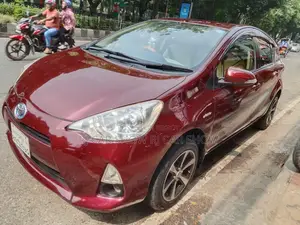 Toyota Aqua G 2014 Maroon