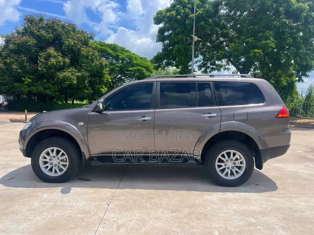 Mitsubishi Pajero Sport 2014 Brown