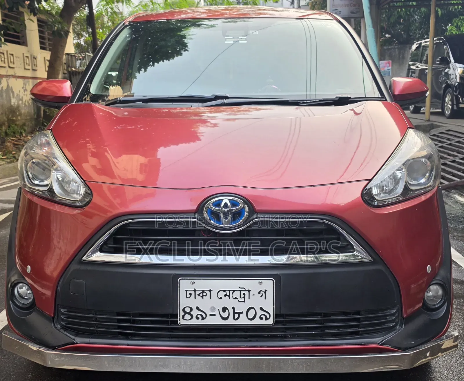 টয়োটা সিয়েন্টা ২০১৭ লাল