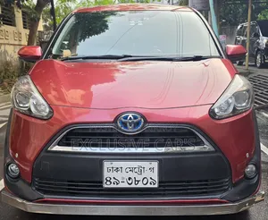 Toyota Sienta 2017 Red
