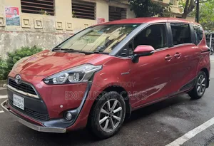Toyota Sienta 2017 Red