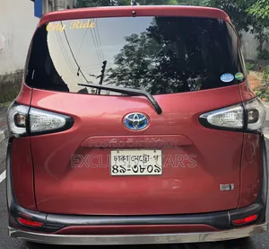 টয়োটা সিয়েন্টা ২০১৭ লাল