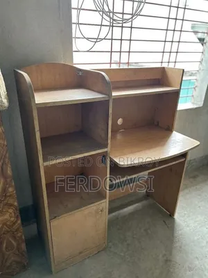 পড়ার টেবিল