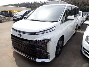 Toyota Voxy 2023 Pearl