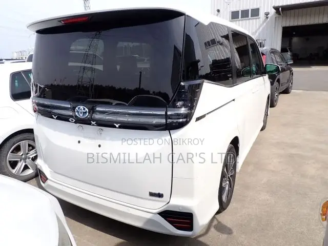 Toyota Voxy 2023 Pearl
