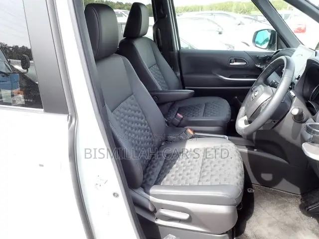 Toyota Voxy 2023 Pearl