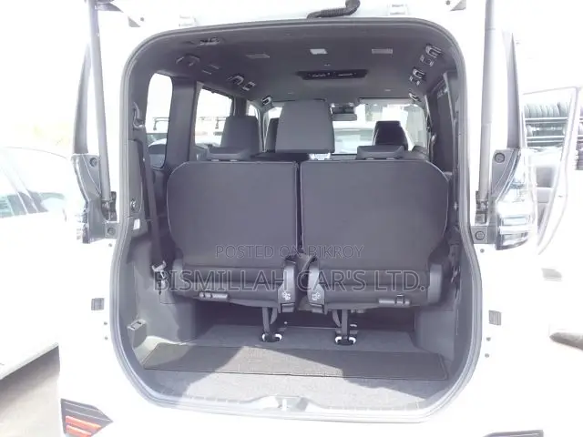 Toyota Voxy 2023 Pearl