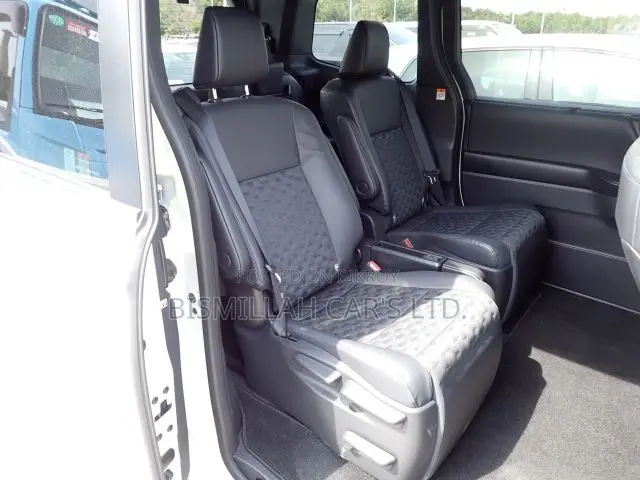 Toyota Voxy 2023 Pearl