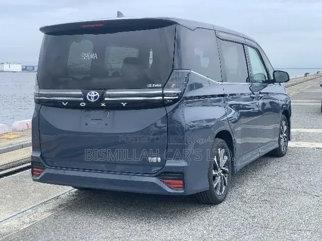 Toyota Voxy 2023 Gray