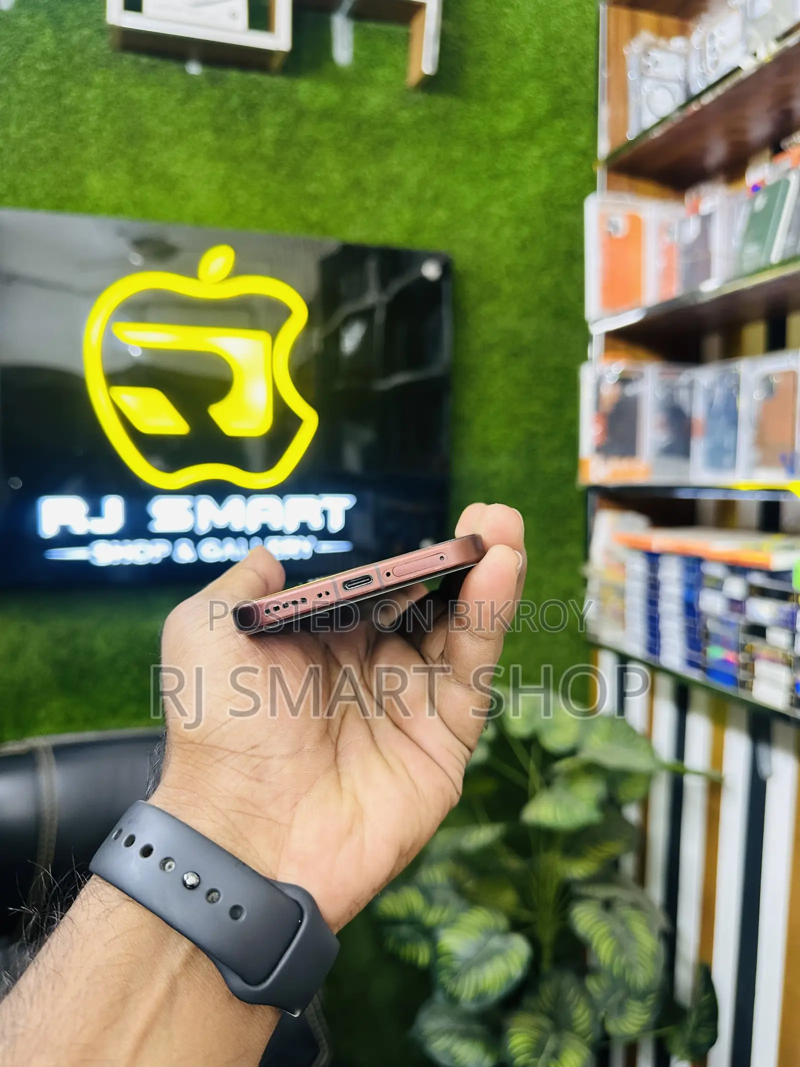 ভিভো ২৫৬ জিবি লাল