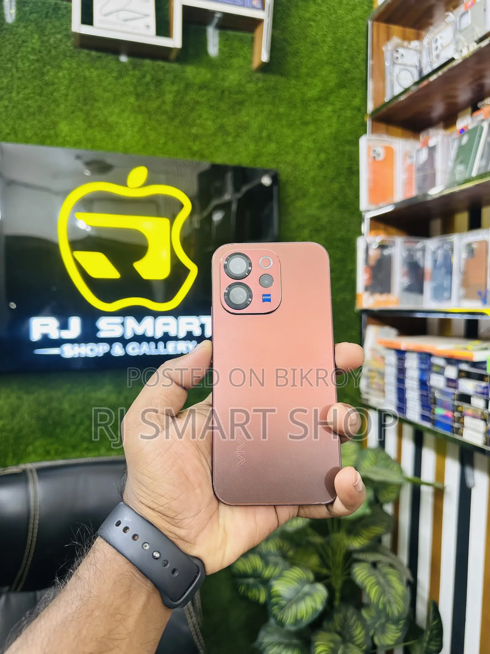ভিভো ২৫৬ জিবি লাল