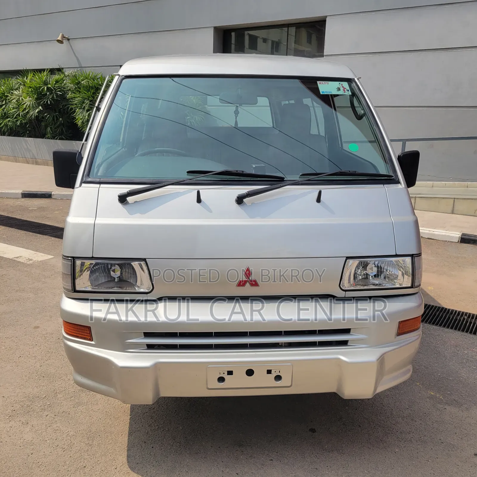 মিতসুবিশি এল৪০০ ২০১৩ রৌপ্য