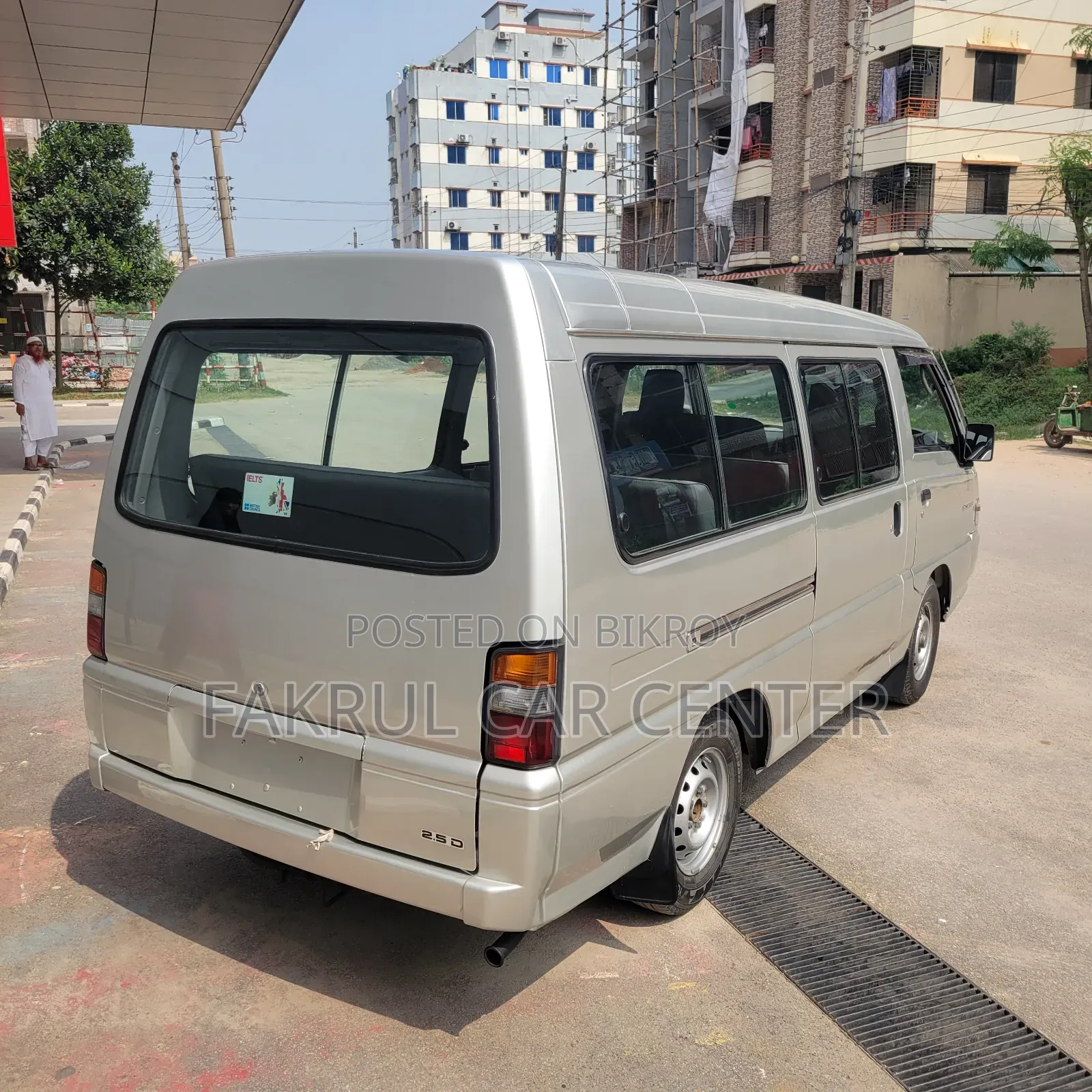 মিতসুবিশি এল৪০০ ২০১৩ রৌপ্য