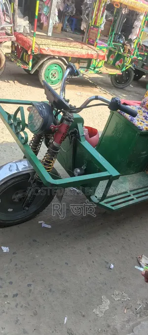 থ্রি-হুইলার কারগো ভ্যান বিক্রয়