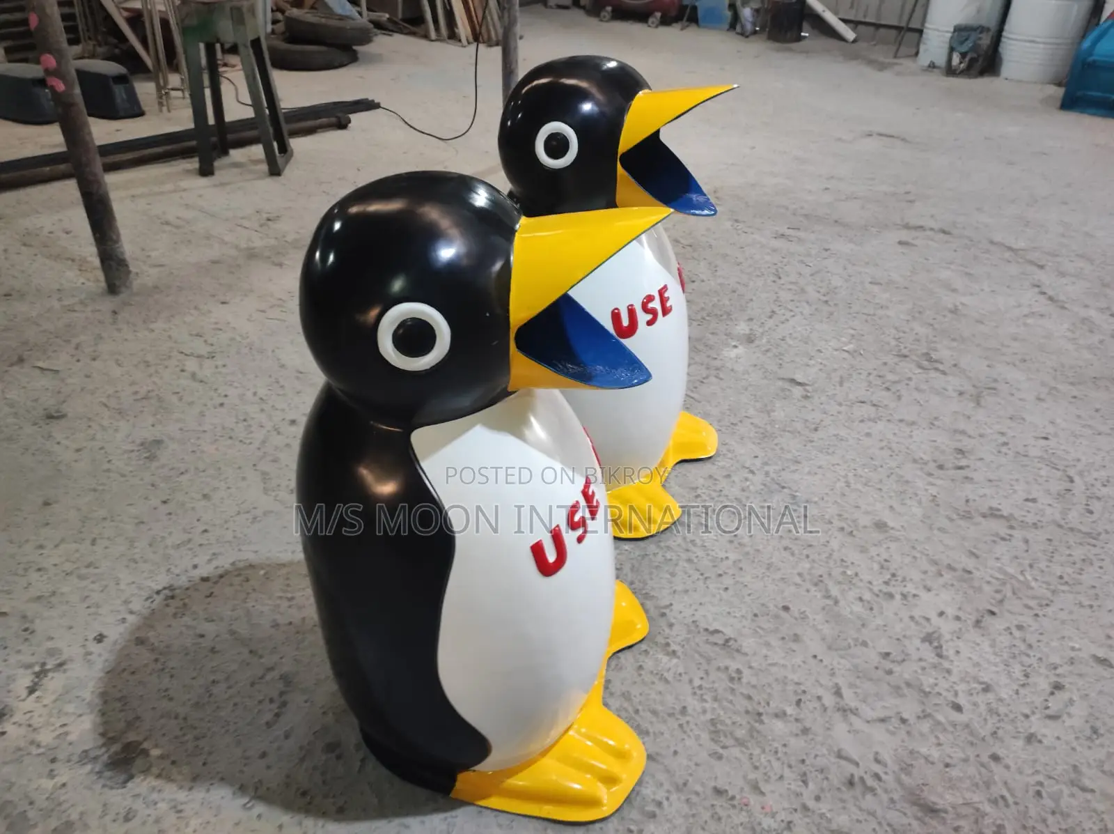 Your new companion for cleanliness — the Penguin Dustbin!