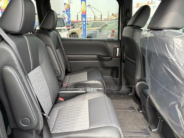 Toyota Noah 2023 Pearl