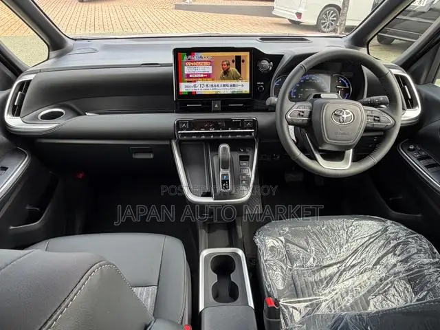 Toyota Noah 2023 Pearl