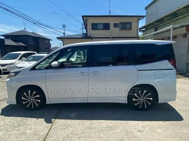 Toyota Noah 2023 Pearl