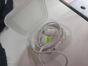 অনেক আরামদায়ক ইয়ারফোন - কানে দিলে বোঝাই যায় না - দাম ৪০০ টাকা