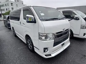 Toyota HiAce 2021 White
