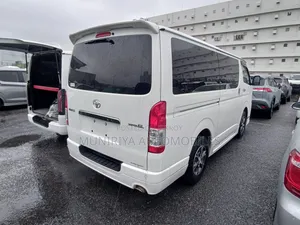 Toyota HiAce 2021 White