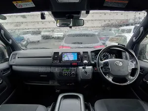 Toyota HiAce 2021 White