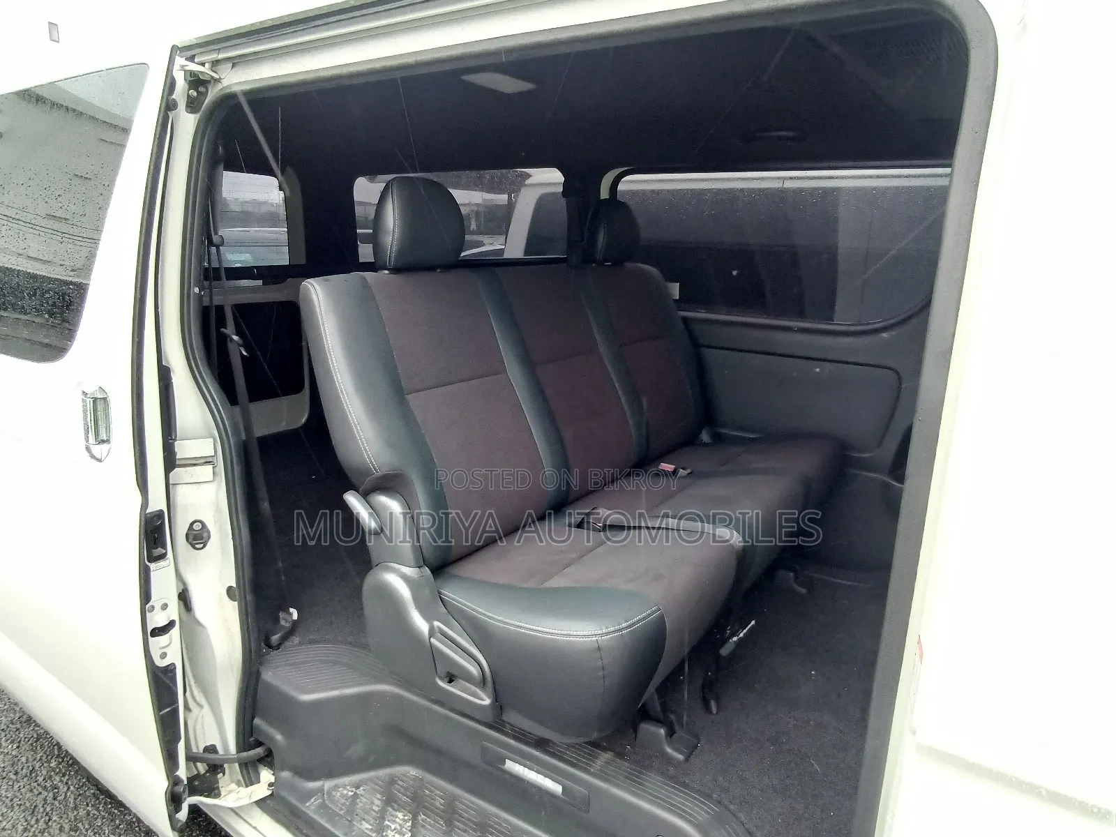 Toyota HiAce 2021 White