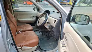 Toyota Sienta 1.5 FWD 2008 Silver