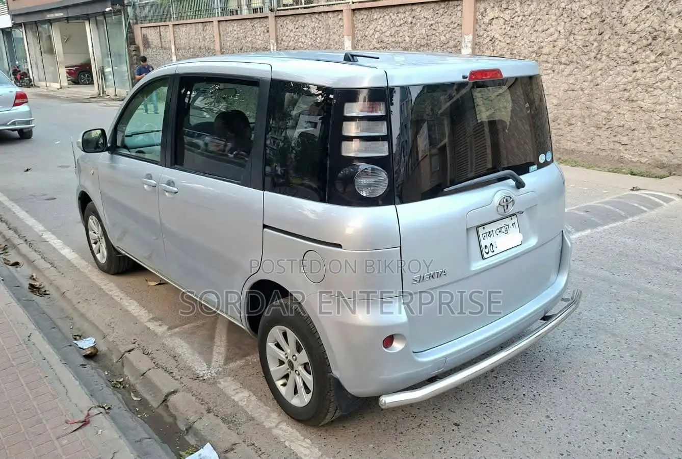 Toyota Sienta 1.5 FWD 2008 Silver