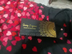 কিছু ভালো মানের আতর আছে,অল্প দামে বিক্রি করে দিবো!