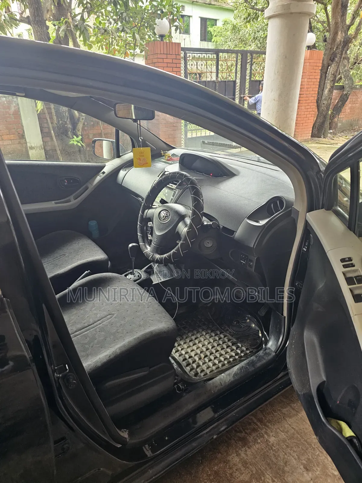 Toyota Vitz 1.0 Front-Wheel Drive 5-Door 2009 Black